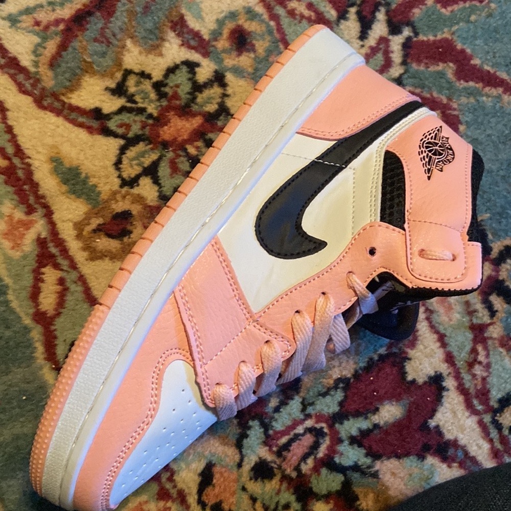 Pink NIKE AIR Jordans
